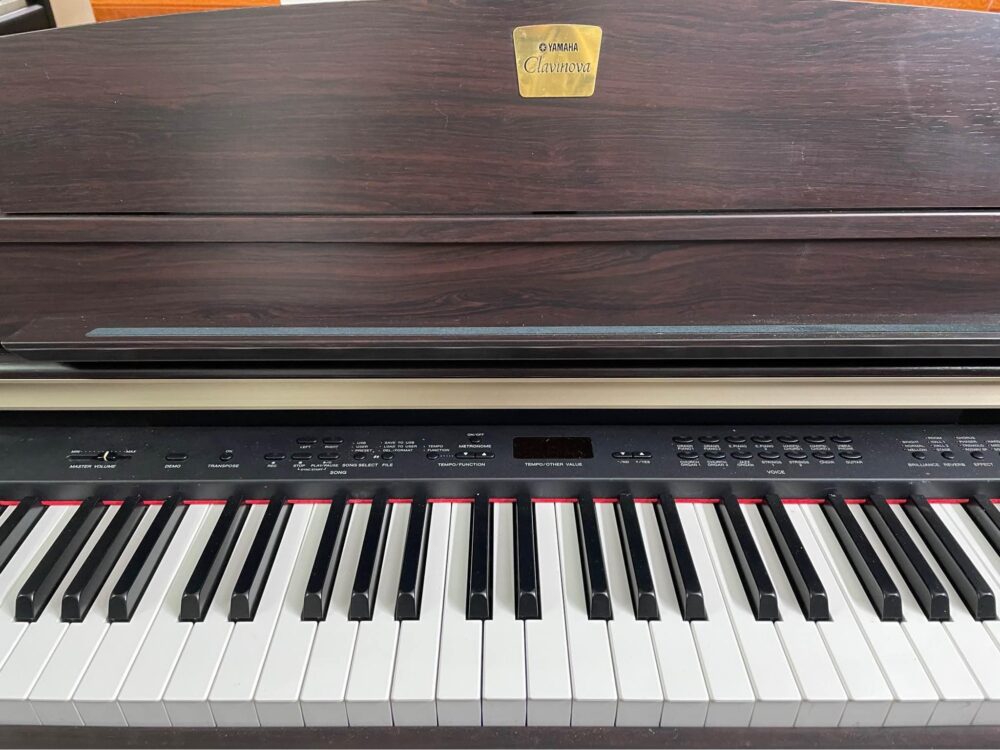 Đàn Piano Yamaha CLP330 - Ảnh 5